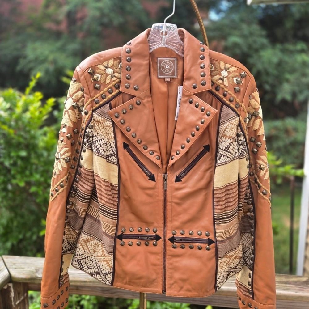 ‼️ ISO ‼️ ISO this Double D Ranch Leather Jacket in a Large or XL